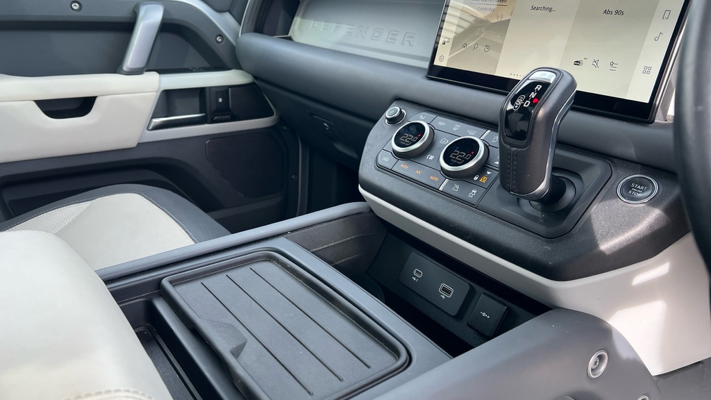 Land Rover Defender 2L X-dynamic Hse Black #45