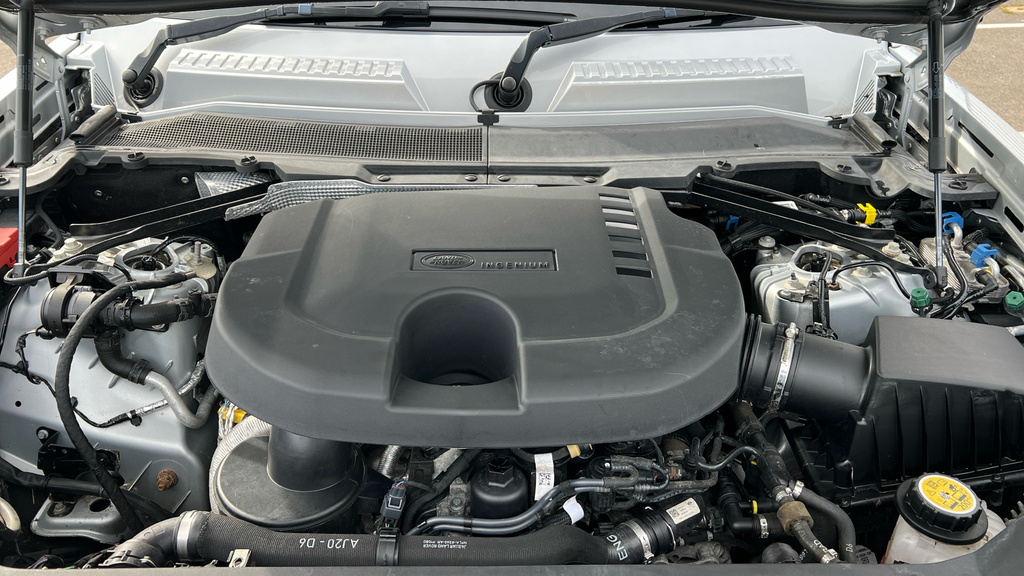 Land Rover Defender 2L X-dynamic Hse Black #16