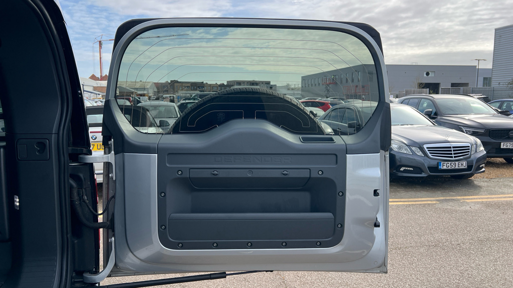 Land Rover Defender 2L X-dynamic Hse Black #28