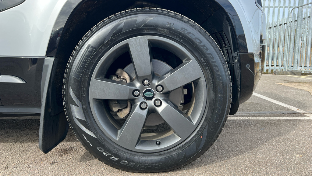 Land Rover Defender 2L X-dynamic Hse Black #17