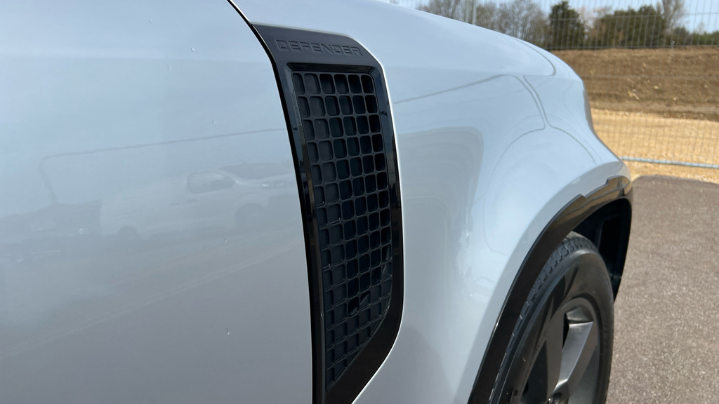 Land Rover Defender 2L X-dynamic Hse Black #23