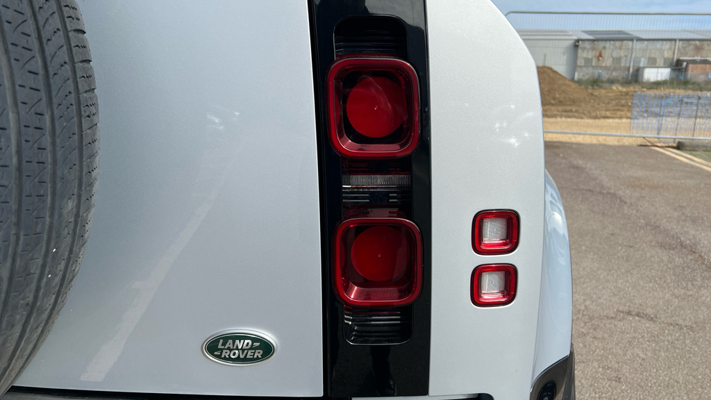Land Rover Defender 2L X-dynamic Hse Black #30