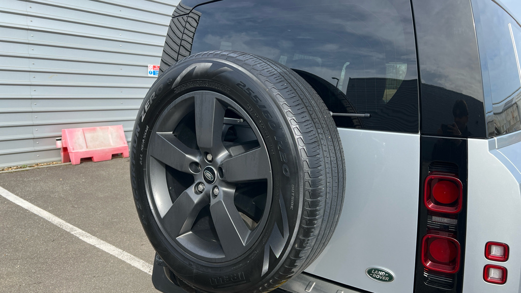 Land Rover Defender 2L X-dynamic Hse Black #31