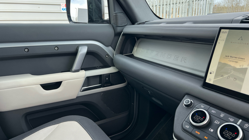 Land Rover Defender 2L X-dynamic Hse Black #27