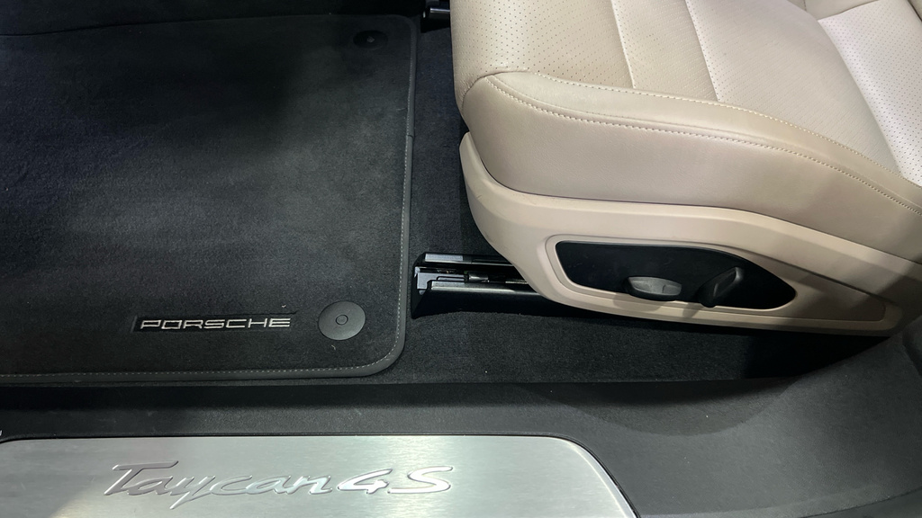 Porsche Taycan Base  #32