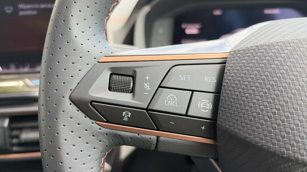Cupra Leon Hatch Vz3 1.5 E-hybrid 272 6-Speed Grey #22