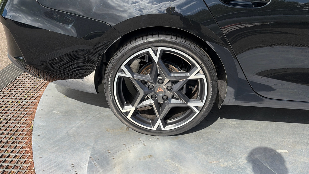 Cupra Leon Hatch Vz3 1.5 E-hybrid 272 6-Speed Grey #37