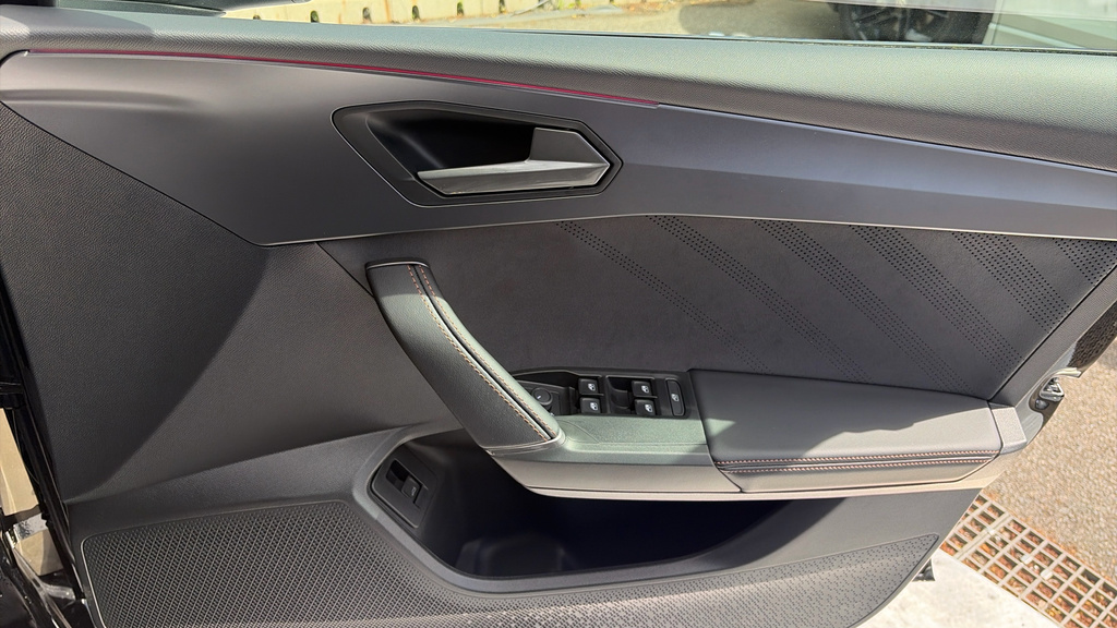 Cupra Leon Hatch Vz3 1.5 E-hybrid 272 6-Speed Grey #47