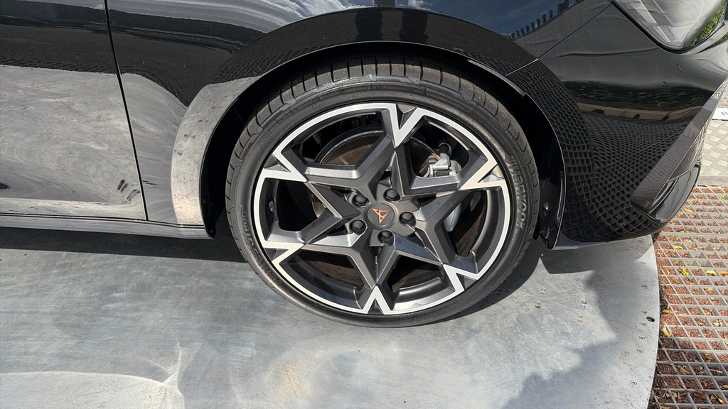 Cupra Leon Hatch Vz3 1.5 E-hybrid 272 6-Speed Grey #38