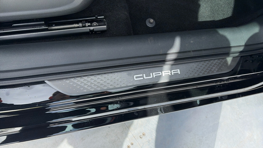 Cupra Leon Hatch Vz3 1.5 E-hybrid 272 6-Speed Grey #49