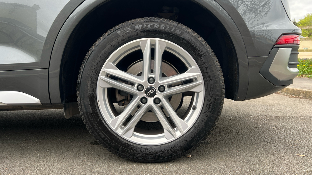 Audi Q5 Edition 1 Blue #18