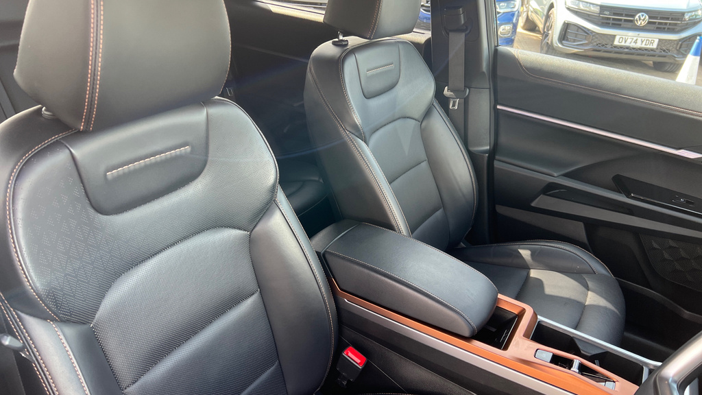 SsangYong Torres K40 Auto Black #45