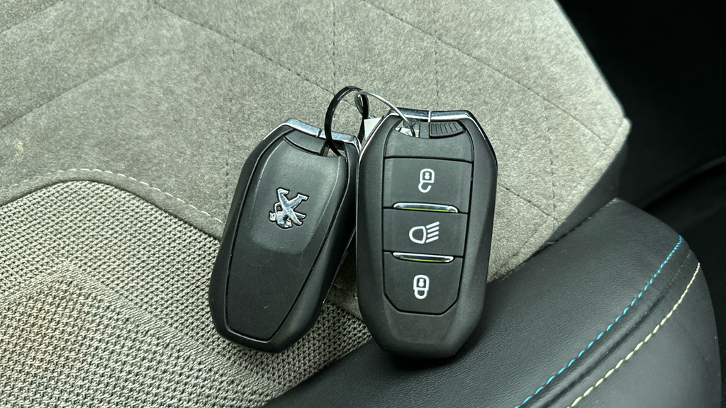 Peugeot e-208 Hatchback Blue #35