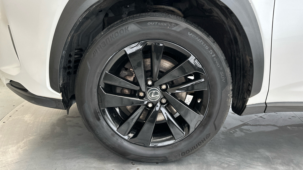 Lexus NX 300H Se White #21