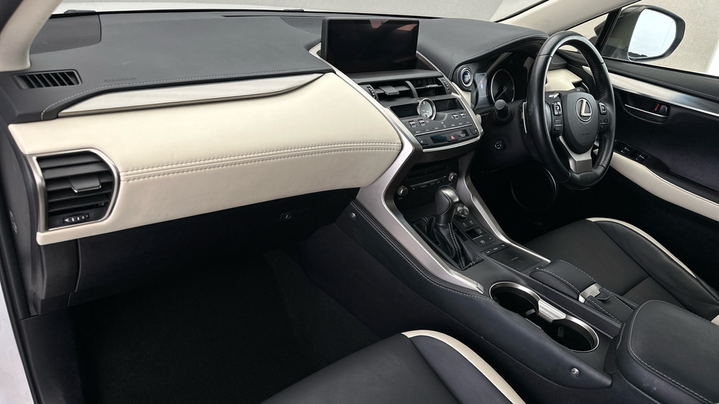 Lexus NX 300H Se White #10