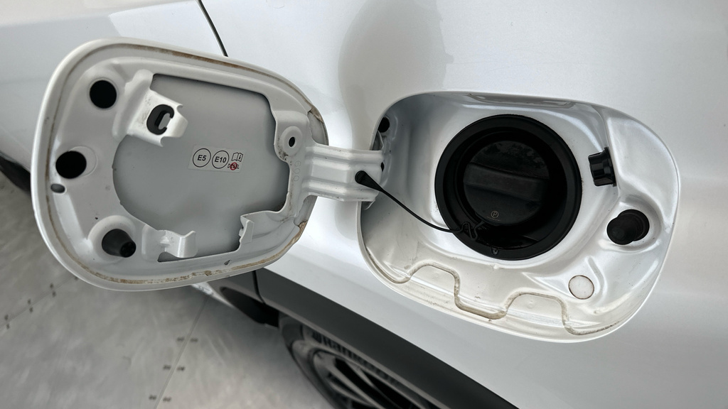 Lexus NX 300H Se White #25