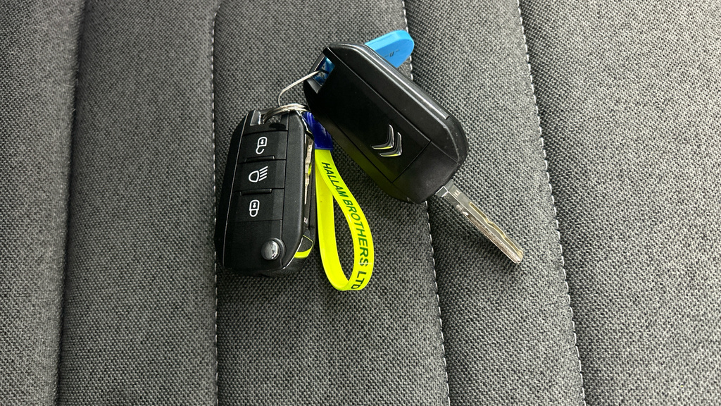 Citroen C4 1.2 Puretech 130 Shine Blue #28