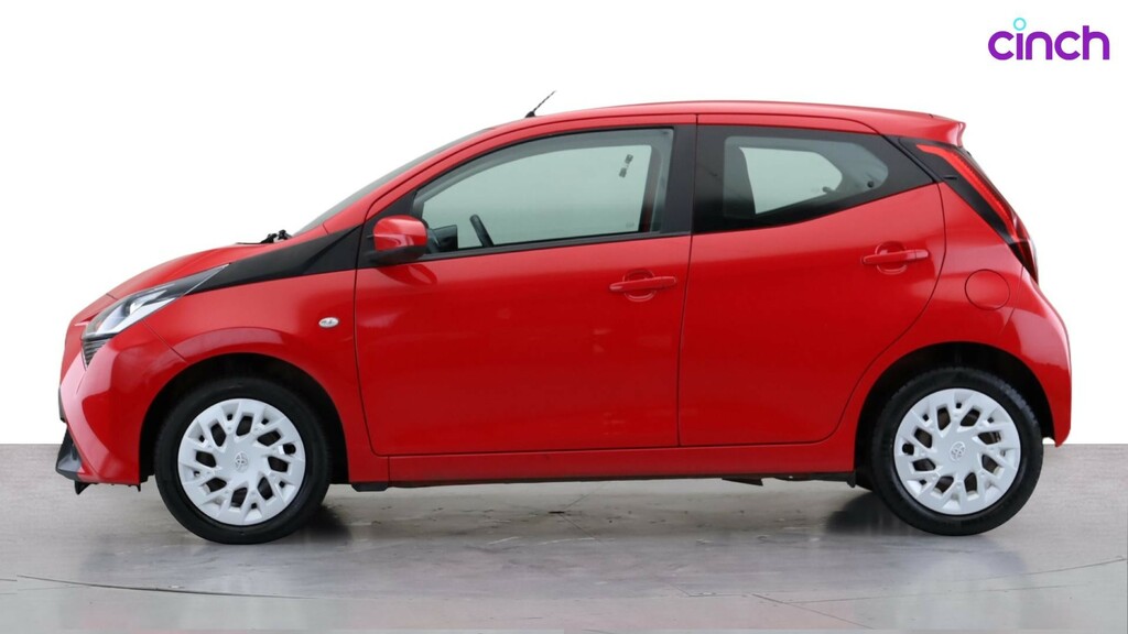 Toyota Aygo X X-play Red #6