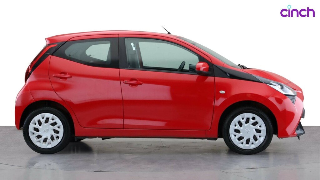 Toyota Aygo X X-play Red #2
