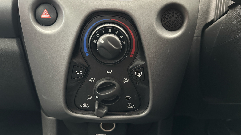 Toyota Aygo X X-play Red #12