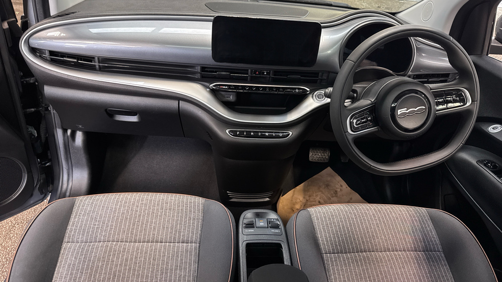 Fiat 500E Automatic Black #11