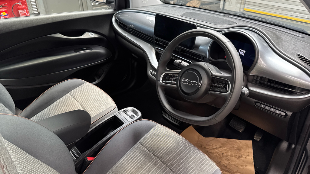 Fiat 500E Automatic Black #9