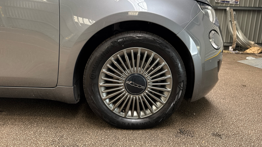 Fiat 500E Automatic Black #17