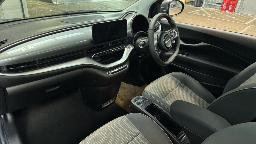 Fiat 500E Automatic Black #10