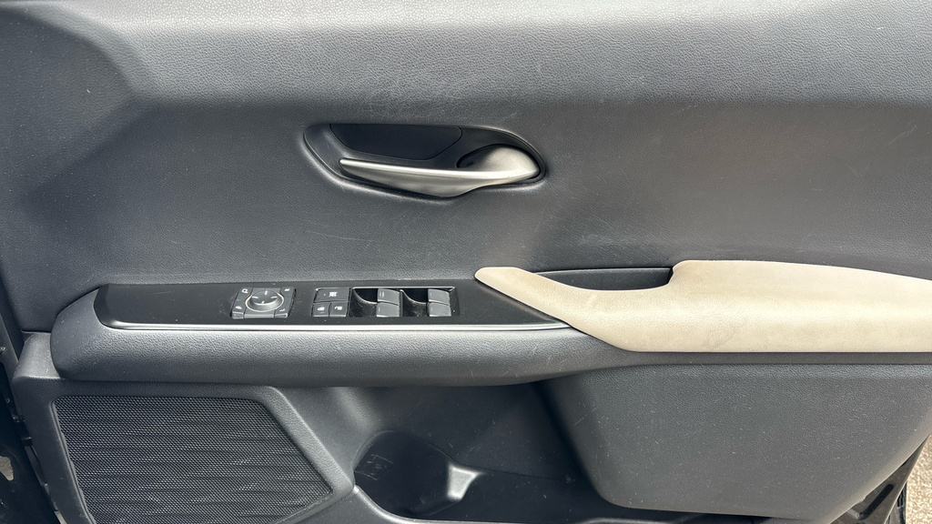 Lexus UX 2L Silver #29