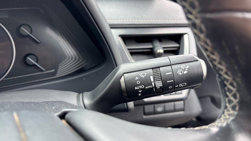Lexus UX 2L Silver #23