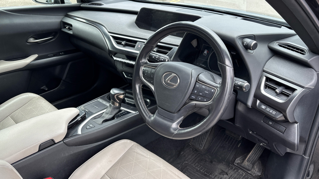 Lexus UX 2L Silver #9