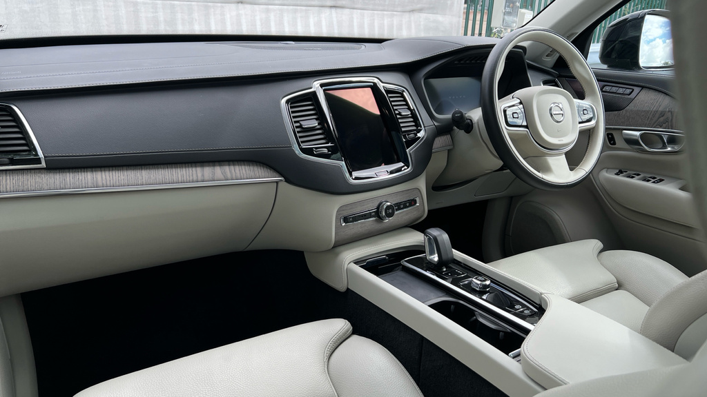 Volvo XC90 Ultimate Black #12
