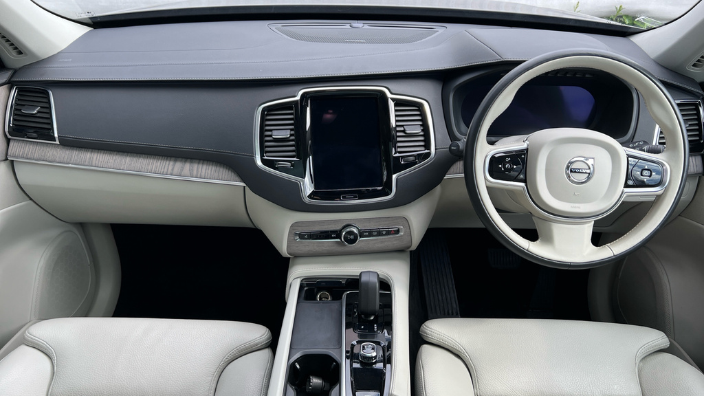 Volvo XC90 Ultimate Black #15