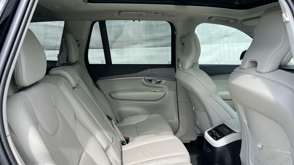 Volvo XC90 Ultimate Black #25