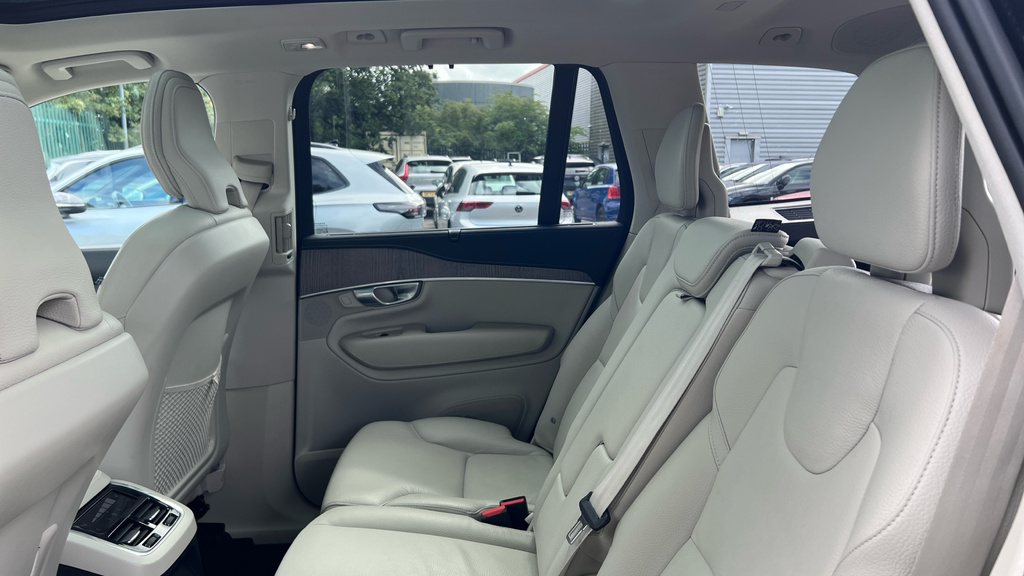 Volvo XC90 Ultimate Black #39