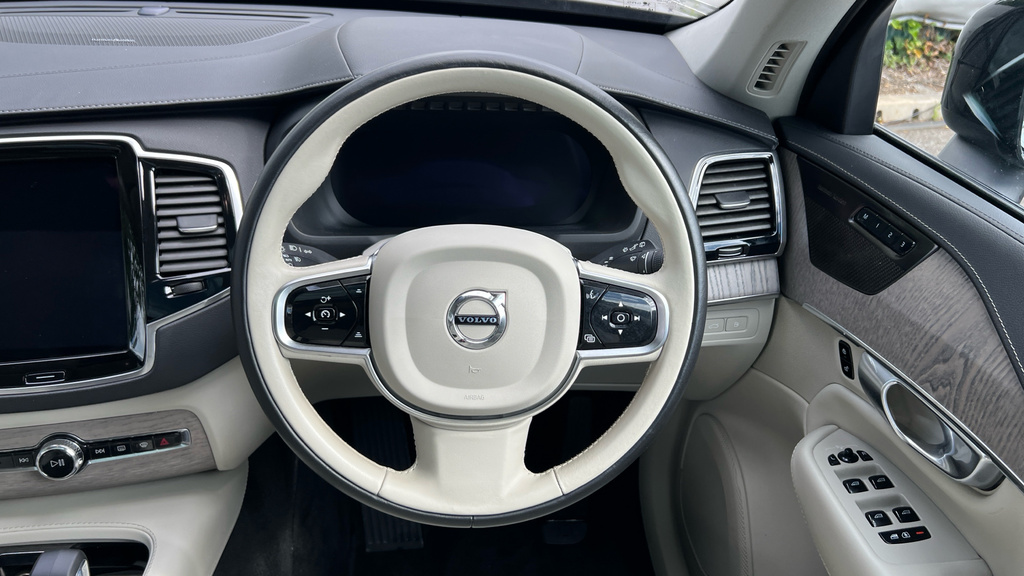 Volvo XC90 Ultimate Black #28