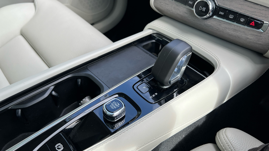 Volvo XC90 Ultimate Black #31