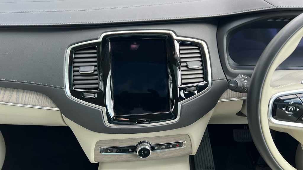 Volvo XC90 Ultimate Black #16