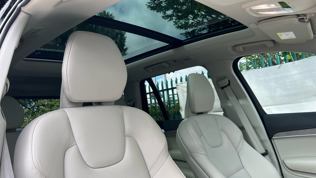 Volvo XC90 Ultimate Black #37