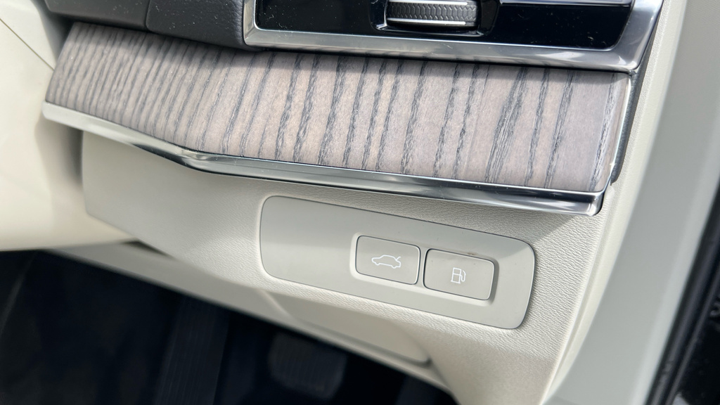 Volvo XC90 Ultimate Black #41
