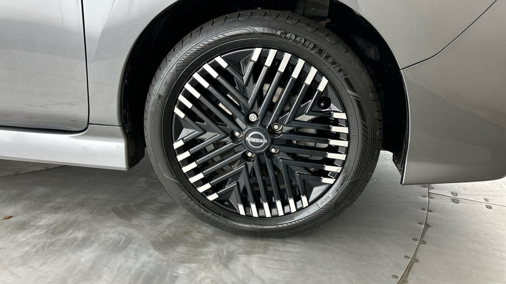 Nissan Leaf Hatchback Grey #27