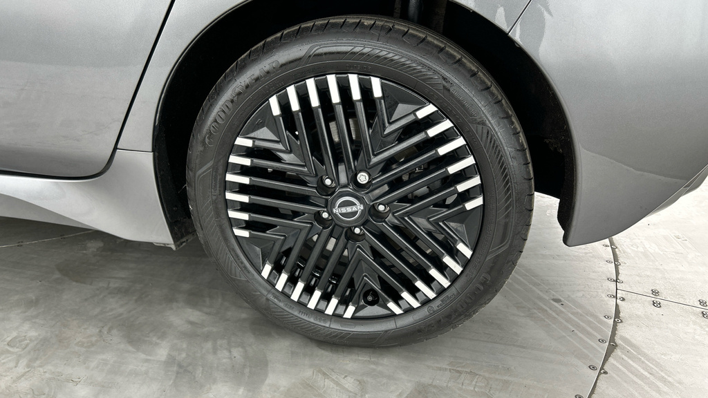Nissan Leaf Hatchback Grey #25