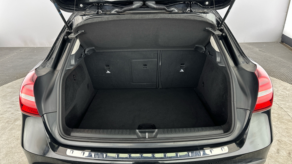 Mercedes-Benz GLA Class Amg Line Silver #20