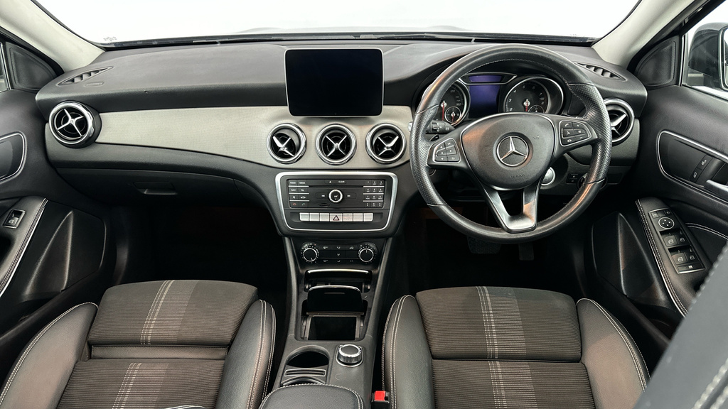 Mercedes-Benz GLA Class Amg Line Silver #14