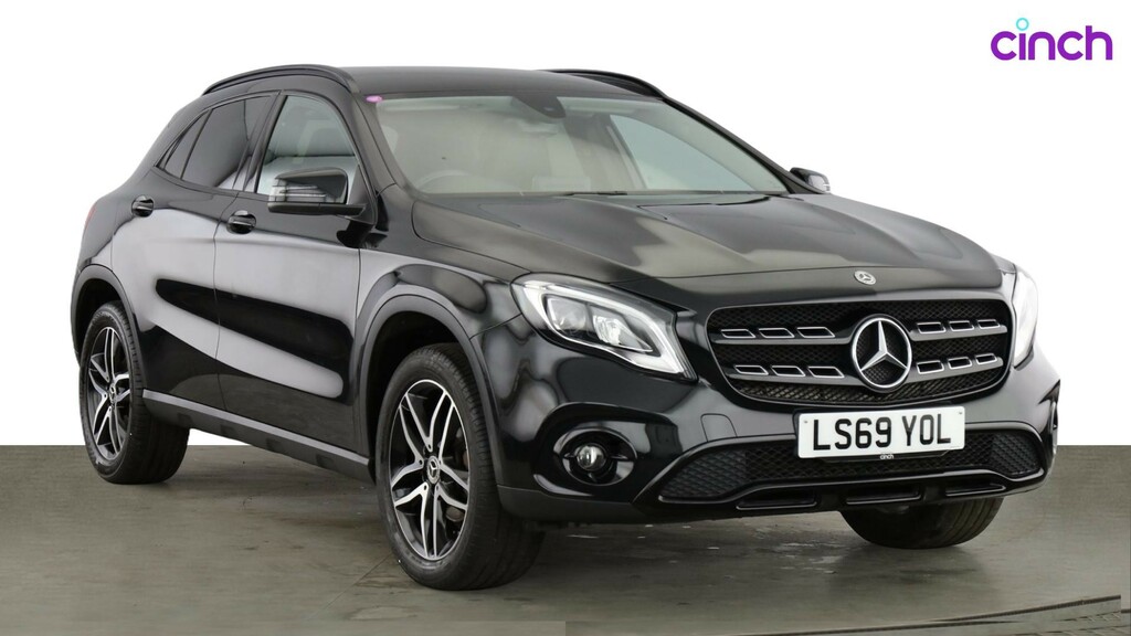 Mercedes-Benz GLA Class Amg Line Silver #1