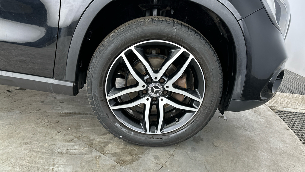 Mercedes-Benz GLA Class Amg Line Silver #25