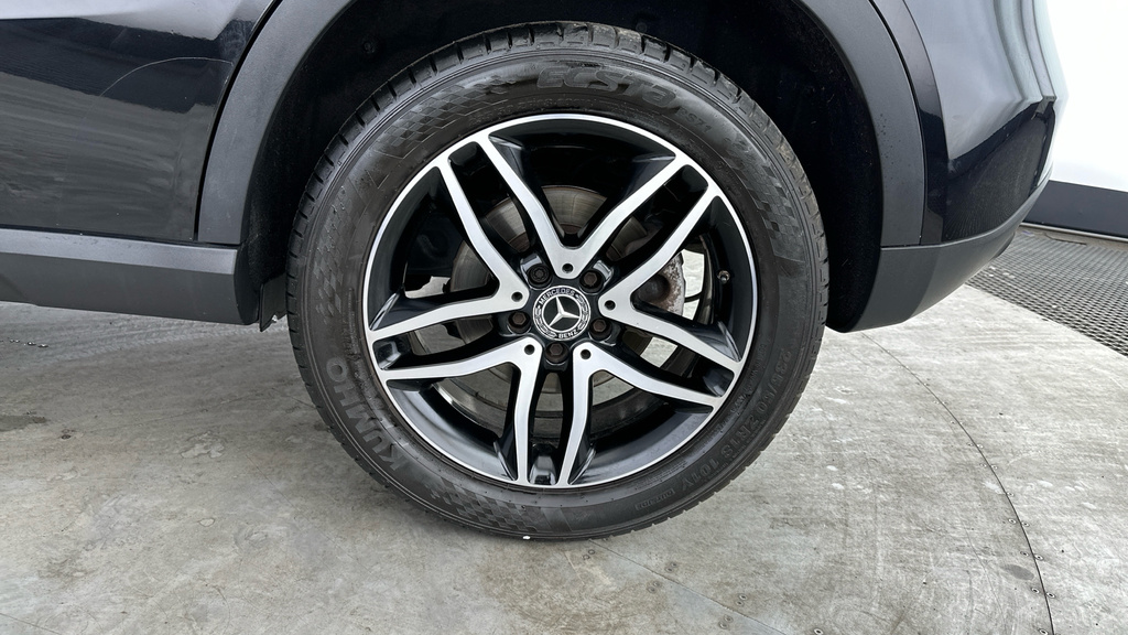 Mercedes-Benz GLA Class Amg Line Silver #23