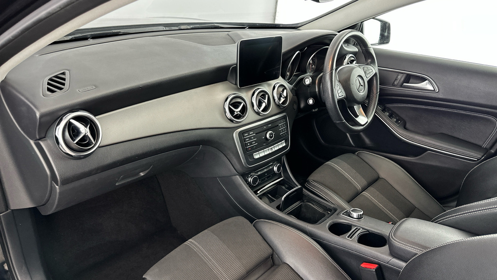 Mercedes-Benz GLA Class Amg Line Silver #12