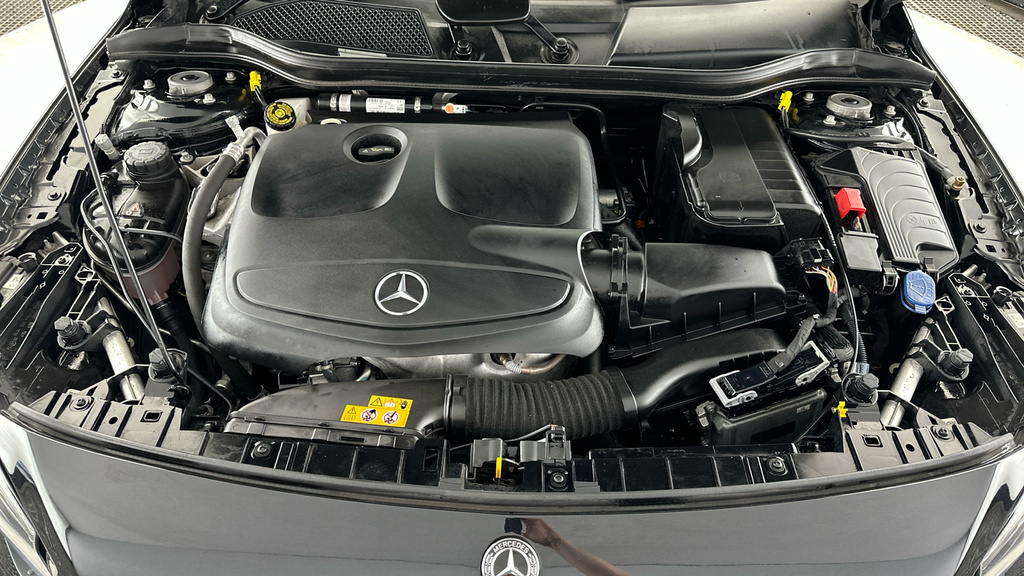 Mercedes-Benz GLA Class Amg Line Silver #21