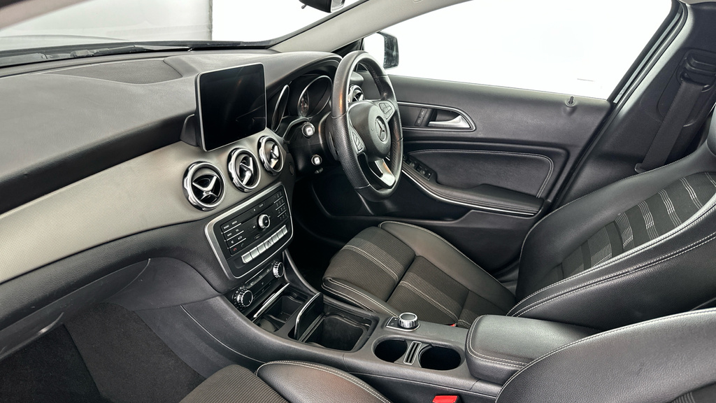 Mercedes-Benz GLA Class Amg Line Silver #29
